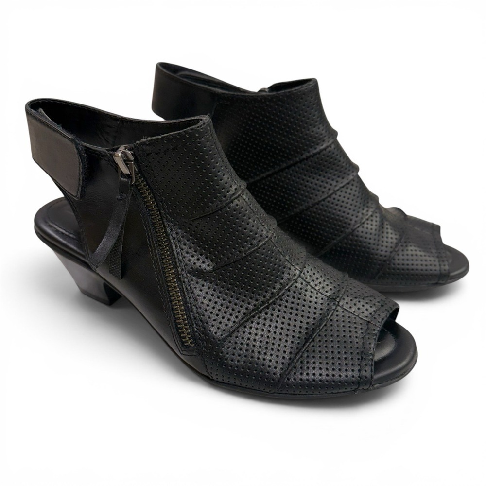 Earth Hydra Black Leather Booties Womans Sz 7.5B Pleated Open Back Heeled Boots
